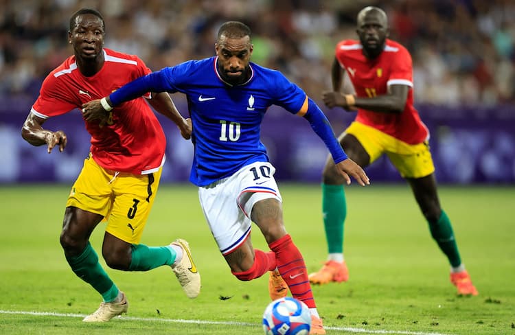 کارخانه پارچه فلامنت سوزنی و کندویی دیبافت برای لباس فوتبال